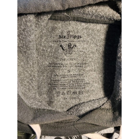 *Sold* Distressed Classic Batman The Joker hoodie 6Flags size small Adult Unisex - Picture 7 of 9